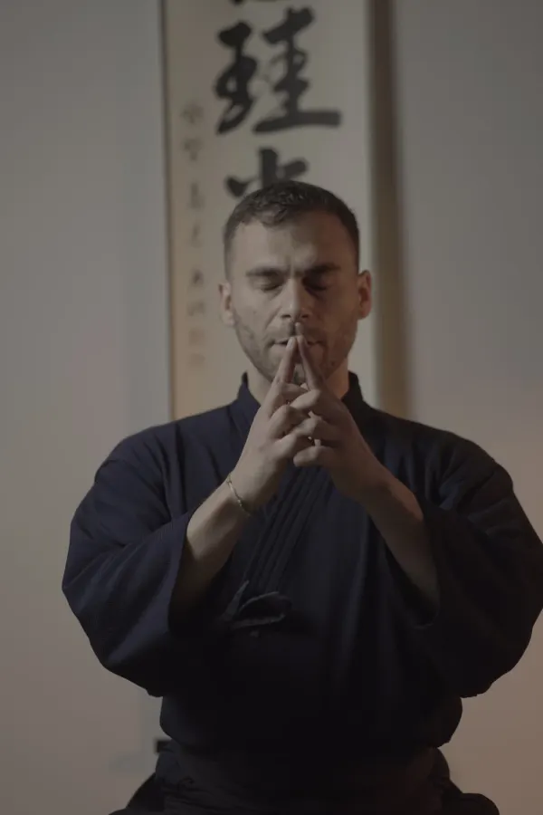 Sessione di meditazione e pratiche di presenza nello spazio Nodō a Torino