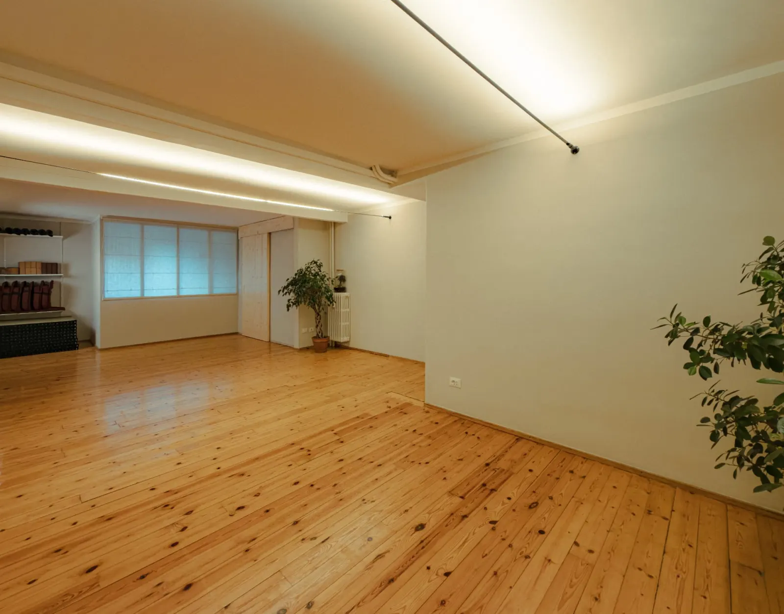 Sala interna di Nodō con parquet e luce naturale, disponibile per eventi e masterclass